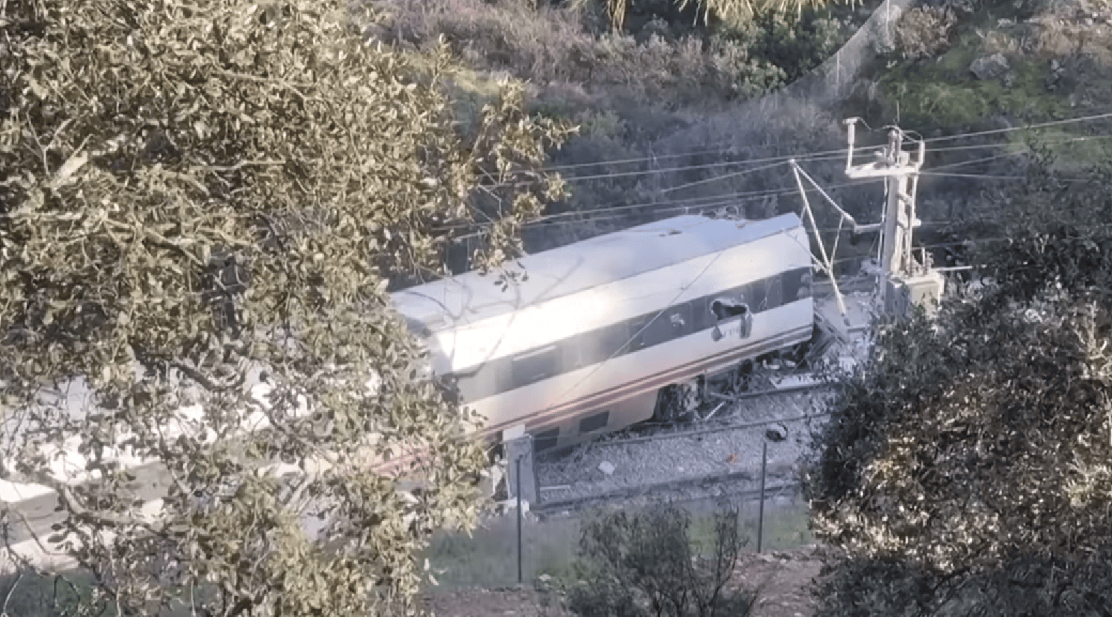 ПО ТРЕТАТА ПОСЛЕДОВАТЕЛНА ЖЕЛЕЗНИЧКА НЕСРЕЌА ВО ШПАНИЈА, синдикатот на машиновозачите го крена алармот: Нешто сериозно не е во ред!