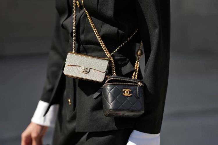 Vanity bags 2026: Луксузен несесер како главна чанта на годината