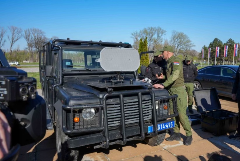Српски и руски служби тестирале звучни топови на кучиња