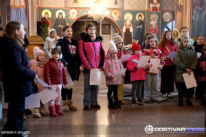 Подготовки на дечињата за Бадниковата поворка 2026 во Гостивар