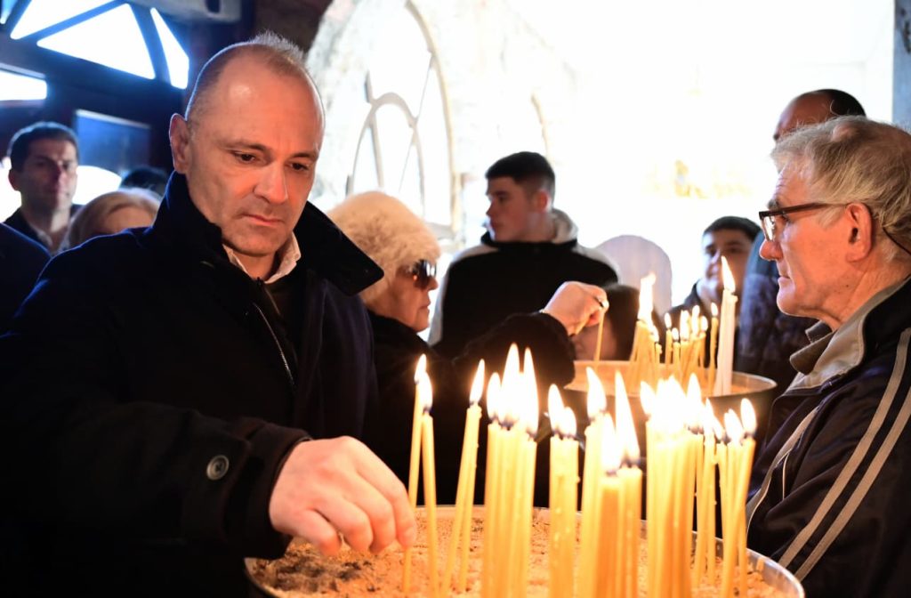Филипче го честита празникот Богојавление – Водици