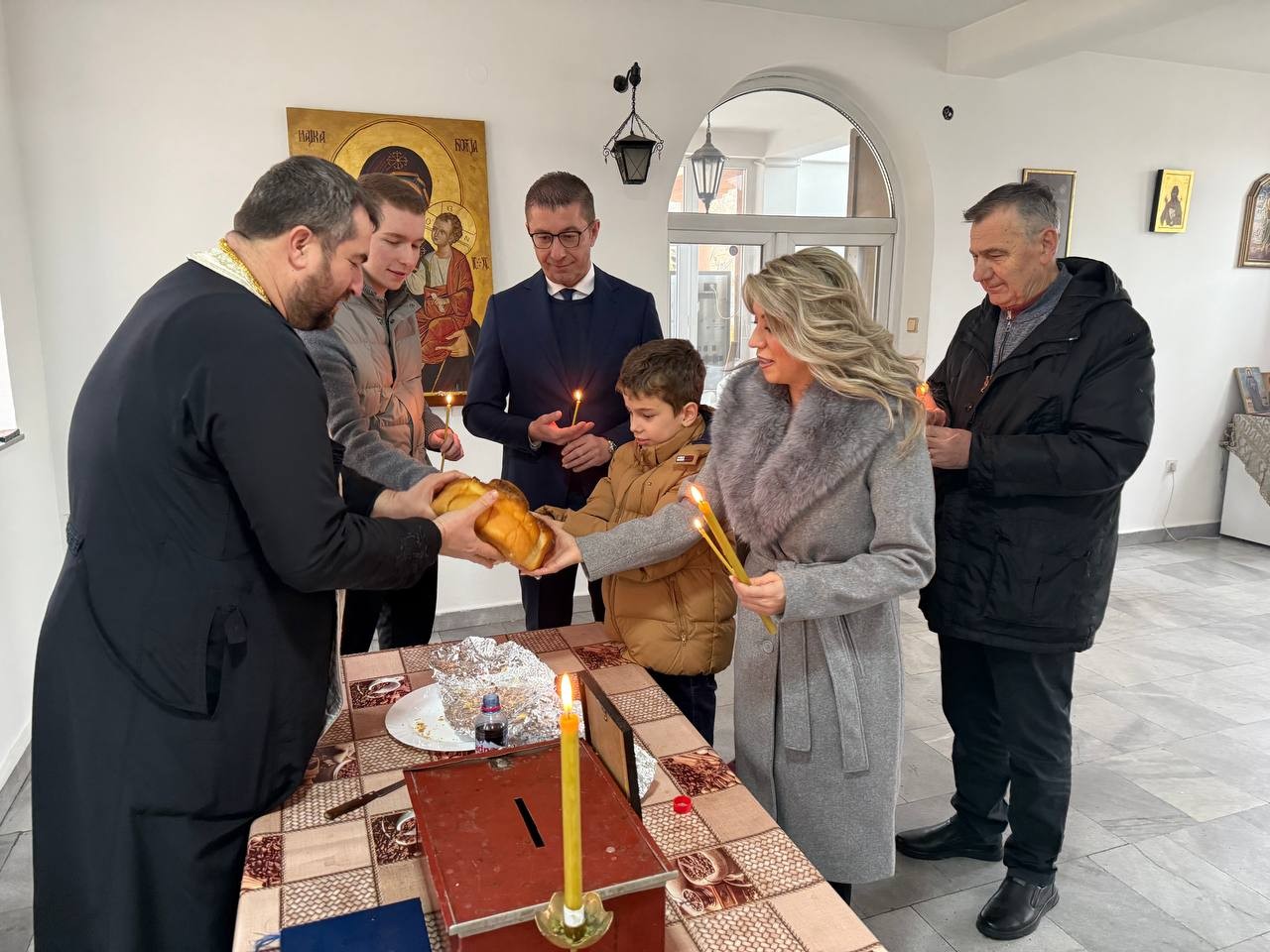 „СРЕЌЕН ИМЕНДЕН СИНКО! ЖАЛАМ ШТО ПОНЕКОГАШ КОГА ВИ ТРЕБАМ НЕ СУМ ТУКА“…Мицкоски со објава за именденот на синот, но и со извинување кон неговите деца