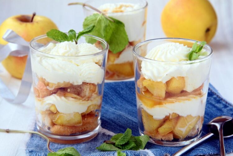 РЕЦЕПТ НА ДЕНОТ: Зимски десерт во чаша