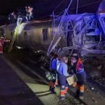 Трагедија во Шпанија: Судир на два брзи воза, најмалку 39 загинати (ФОТО и ВИДЕО)