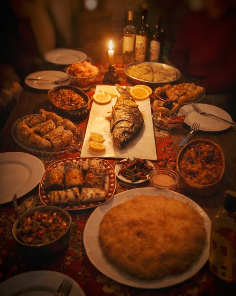 Бадникова ноќ: Тивка и посна вечер во пресрет на Божиќ