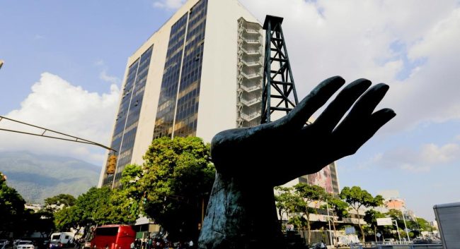 ТРАМП ВЕЛИ ДЕКА САД ЌЕ ДОБИЈАТ ОД 30 ДО 50 МИЛИОНИ БАРЕЛИ НАФТА ОД ВЕНЕЦУЕЛА ВРЕДНА 2,8 МИЛИЈАРДИ ДОЛАРИ