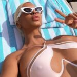 (Видео) Додека Тошиќ ги менува бравите во вилата, Карлеуша го сонча згодното тело во Дубаи и потроши 10.000 евра за хотелот!