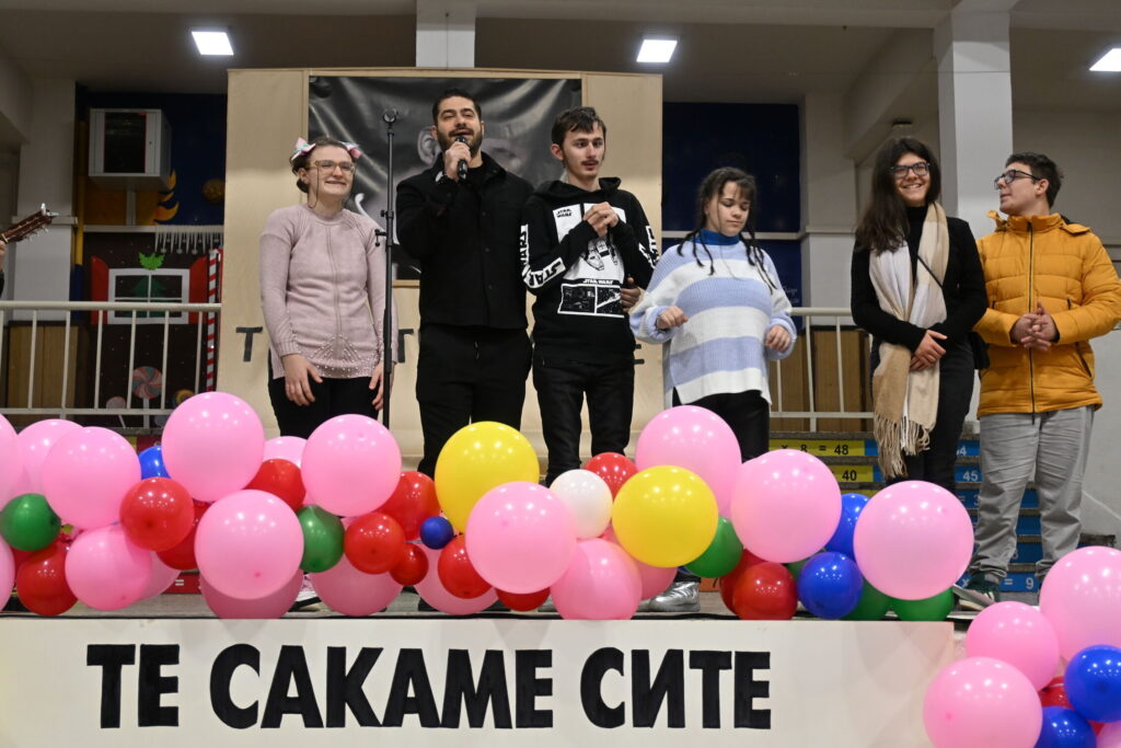 „Тоше те сакаме“- хуманост, музикат и љубов како универзални пораки