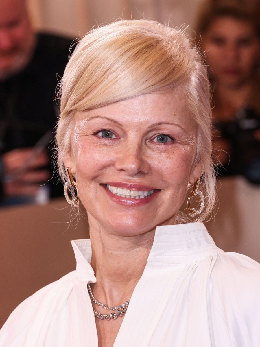 Зошто Памела Андерсон престана да носи шминка? Причината трогна милиони (ФОТО/ВИДЕО)