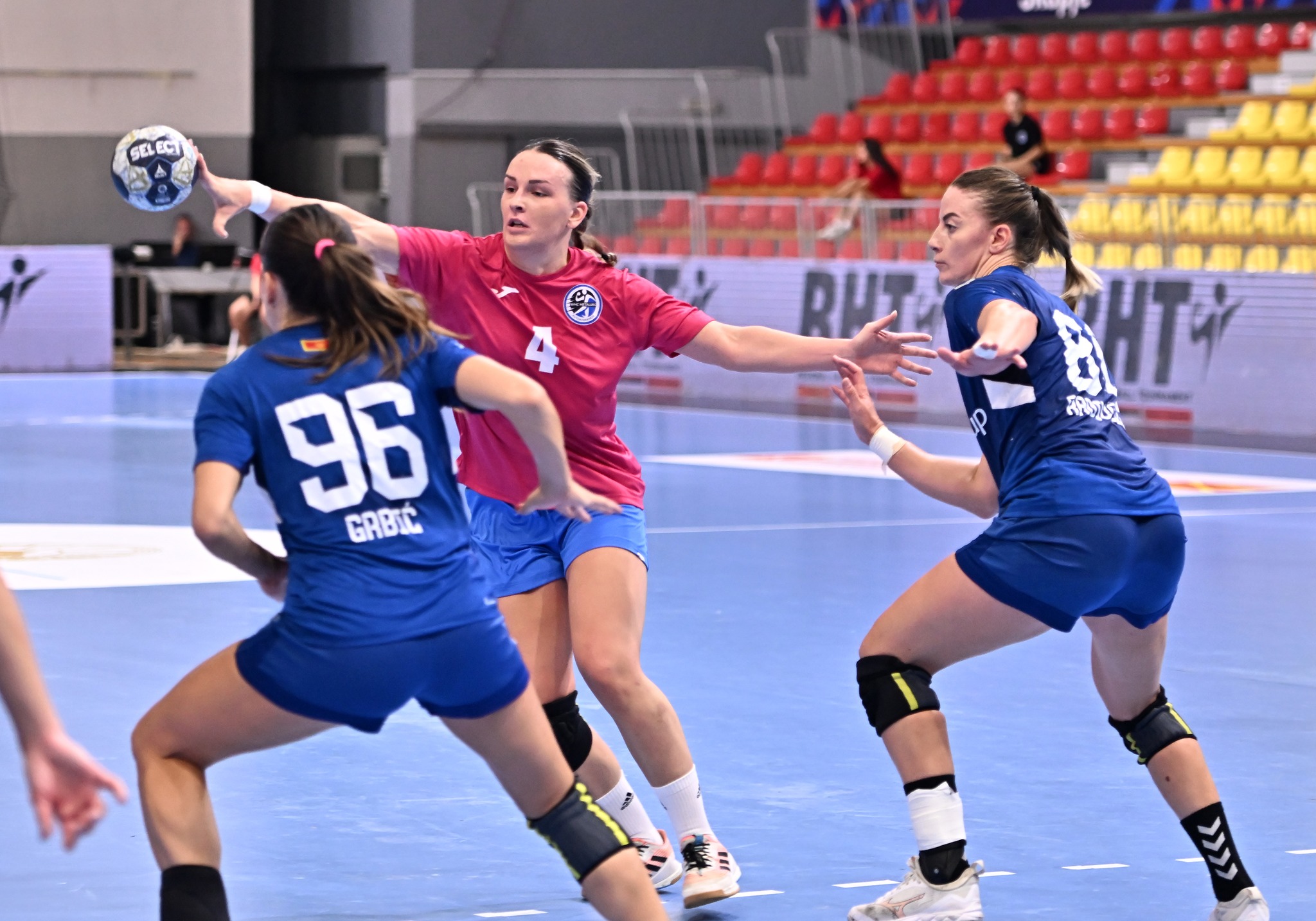 Играше за Ѓорче Петров и Металург Автокоманда, сега се врати во Хрватска