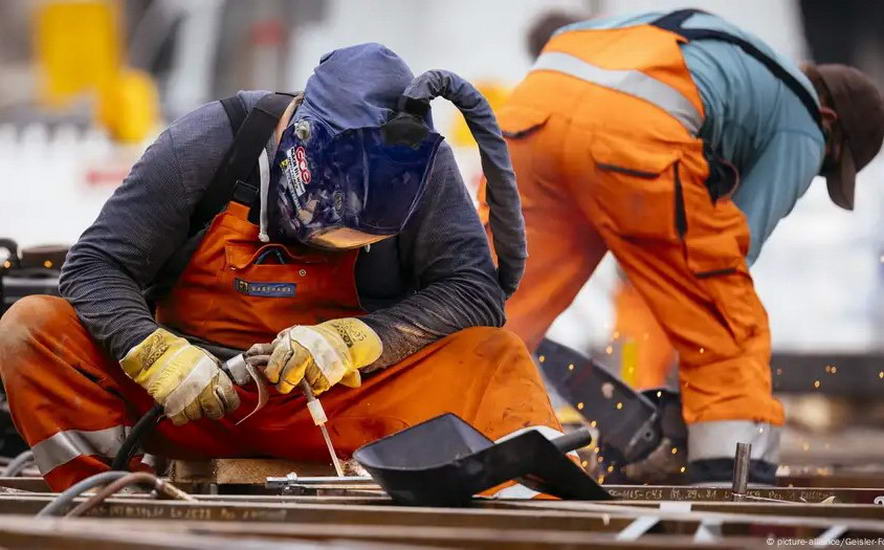 Владата одобри, околу 10.000 странски работници ќе добијат работни дозволи годинава