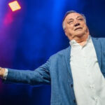 Исплива никогаш видена фотографија на Халид Бешлиќ: Вака изгледал легендарниот пејач за време на војничките денови