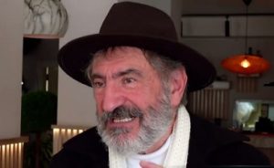 Денес роденден прославува нашиот познат актер и музичар Раде Рогожаров