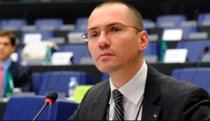 Џамбаски контра Вучиќ: „Дрскиот шумадиец се бори Македонија да не стане дел од ЕУ“