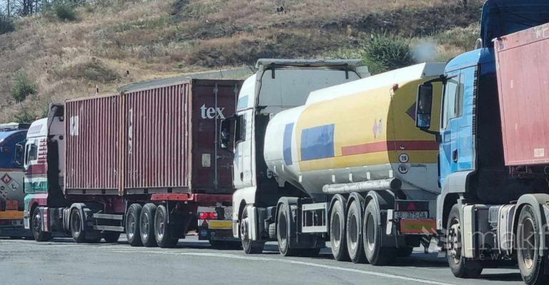 Напладне почнува блокадата на камионските превозници на граничните премини во земјава