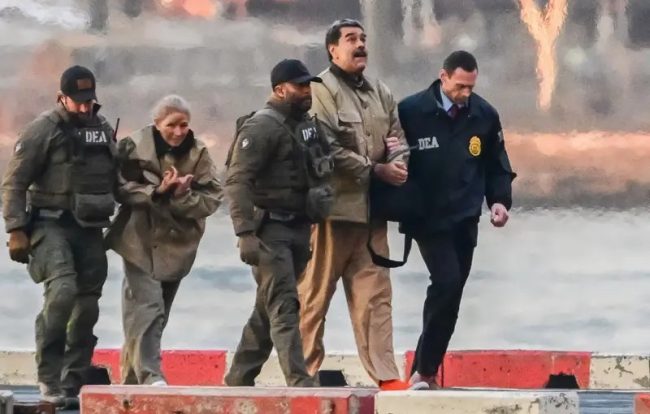 МАДУРО ВО ЛИСИЦИ ДОВЕДЕН ВО СУДОТ ВО МЕНХЕТН, ЌЕ ГО БРАНИ БИВШИОТ АДВОКАТ НА АСАНЖ