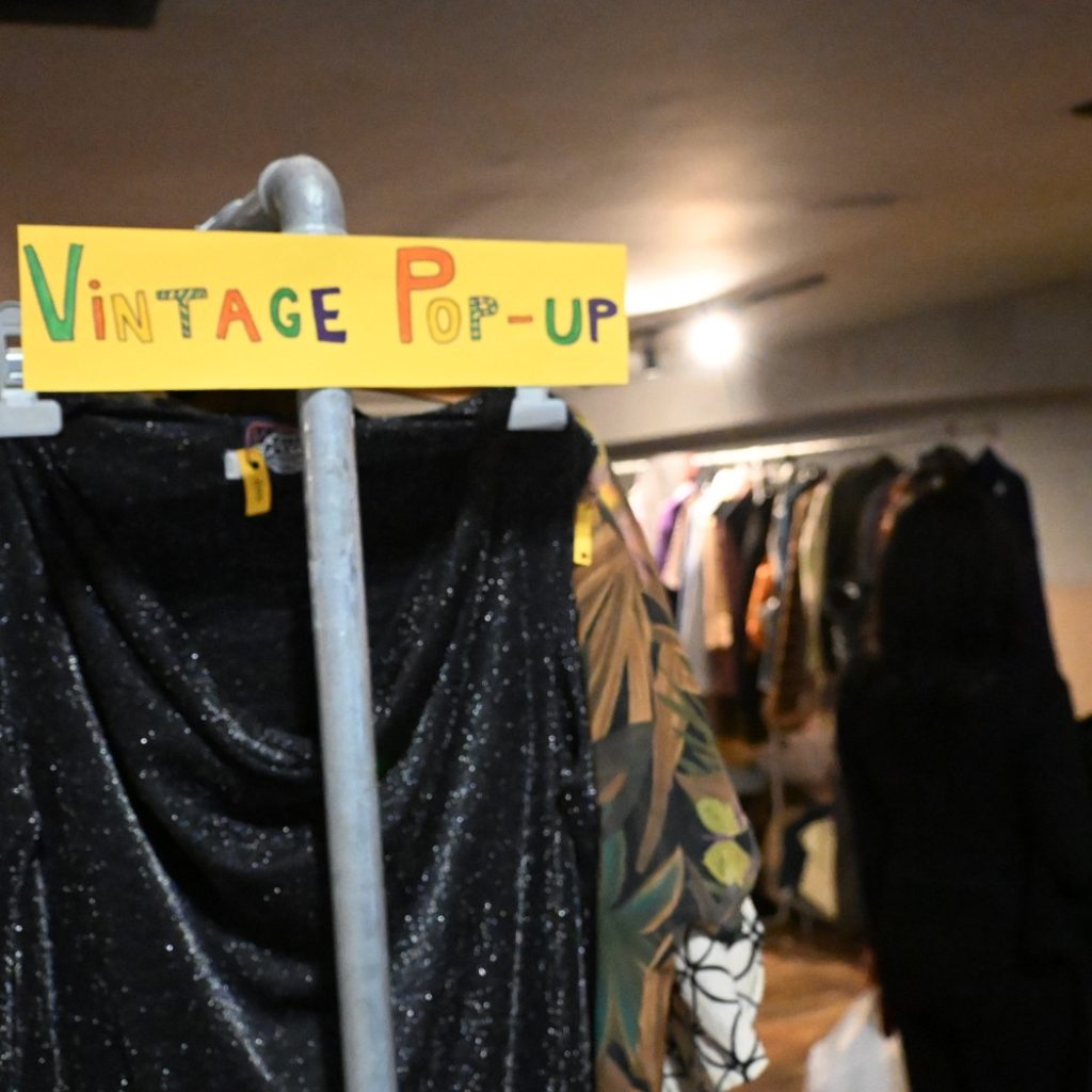 Купување на „старо“ како нов тренд кај младите