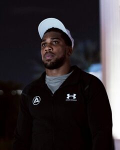 Ентони Џошуа ја напушти болницата во Лагос