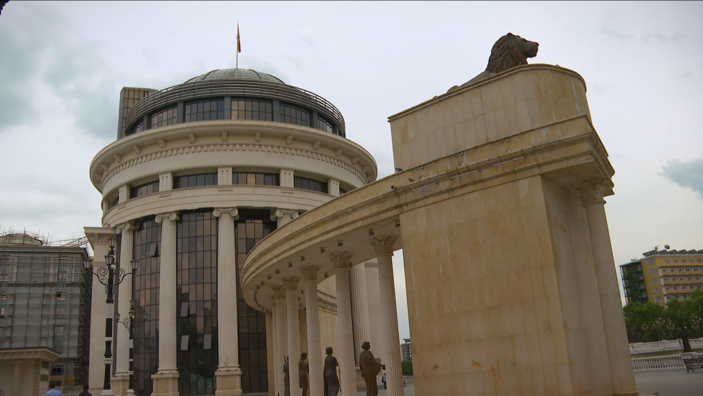 Јавното обвинителство поднесе обвинение против две лица за помагање на осомничен по сообраќајна несреќа