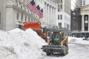 ВИДЕО: Америка заокована во мраз, најмалку 30 мртви, стотци илјади без струја