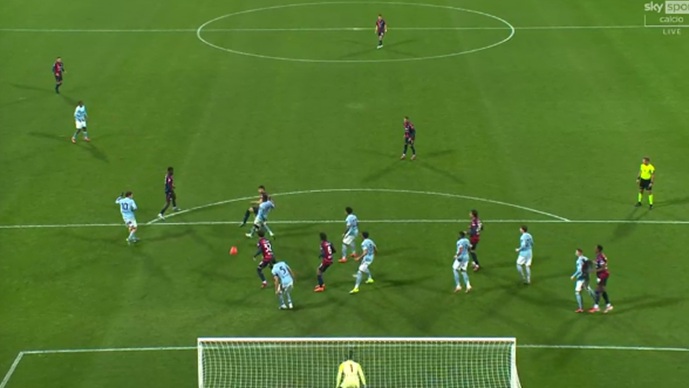 Јувентус на минус десет, воиграна акција од прекин и волеј на Мацители за изненадување на Каљари (ВИДЕО)