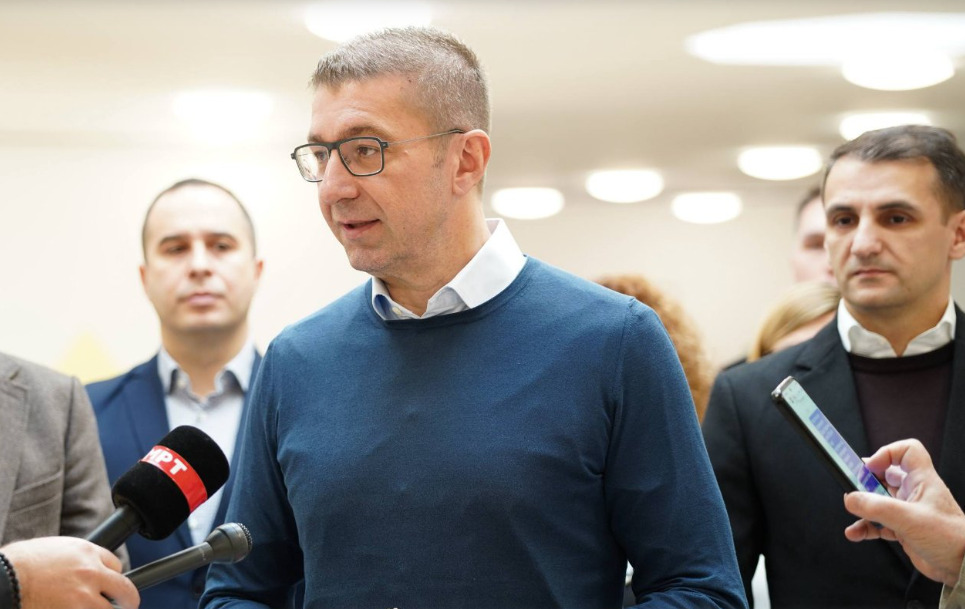 Мицкоски: Обезбедени се средства за набавка на 150 електрични автобуси за Скопје и општините