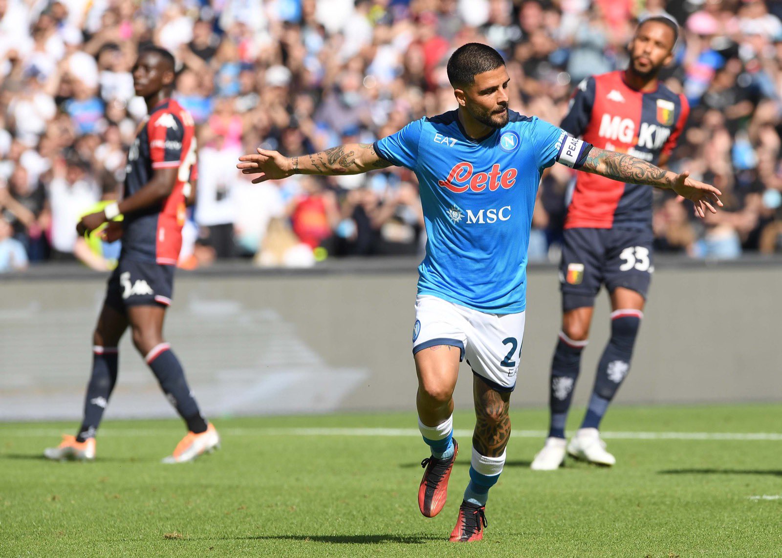 Поранешниот капитен се враќа во Наполи и ќе му биде конкуренција на Елмас?