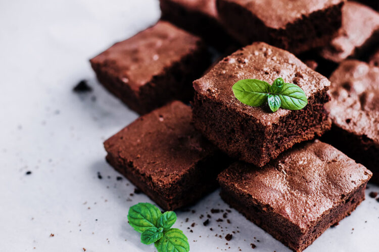 РЕЦЕПТ НА ДЕНОТ: Чоколадни брауни со крем сирење