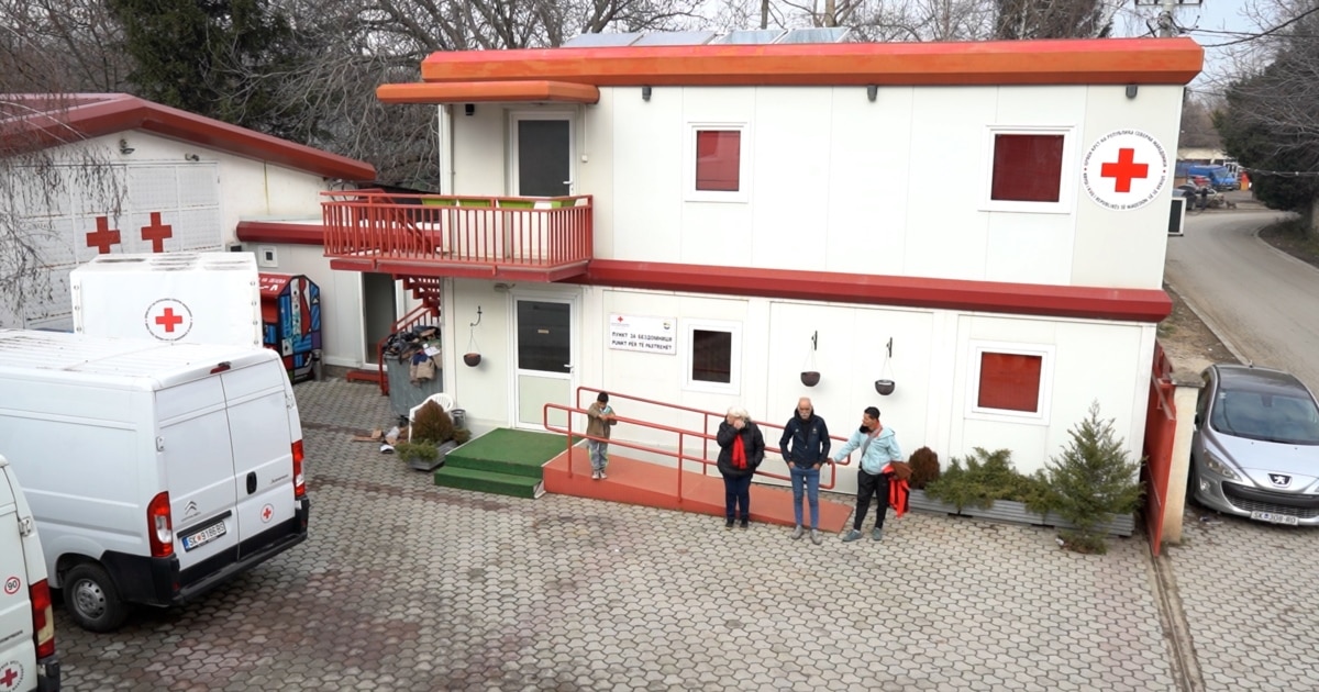 Кога зимата е сурова, хуманоста стоплува: Помош за бездомниците во Центарот во „Момин поток“