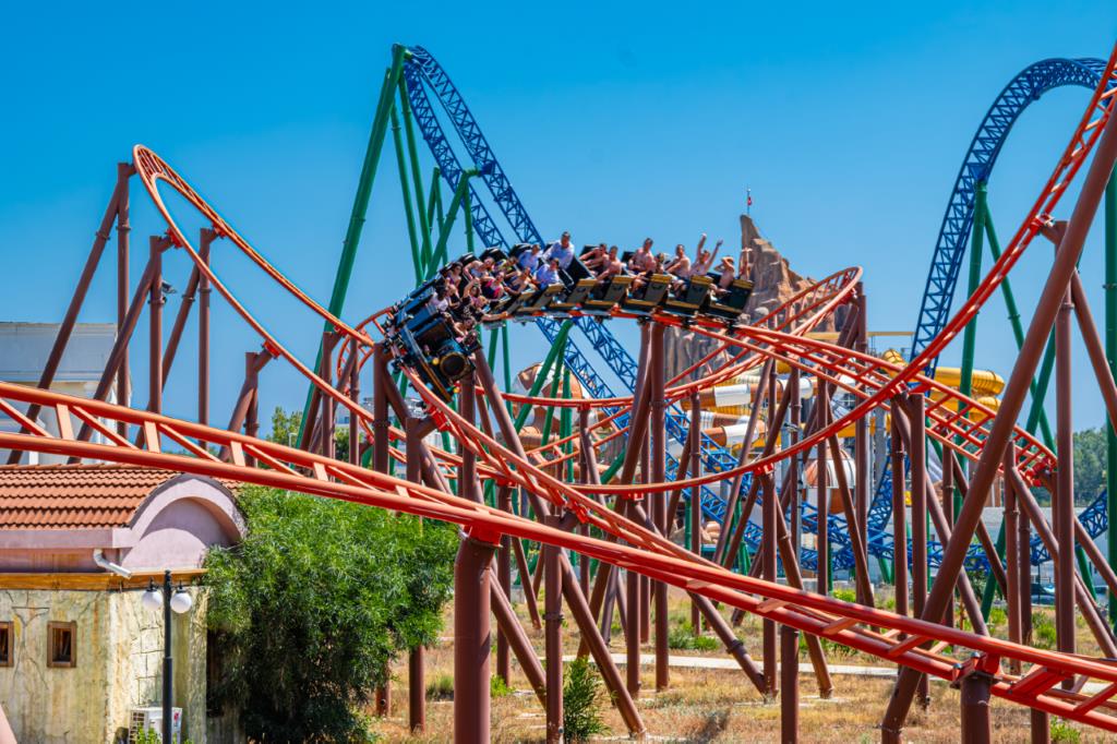 Авантури за сите генерации и за пролет и за зима: Што нудат тематските паркови во Анталија