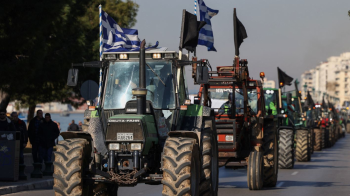 Грчките земјоделци денеска ќе одлучат дали ќе продолжат со протестите и блокадите или ќе се повлечат
