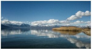 Расте нивото на Преспанското Езеро, опаѓаат водостоите на реките