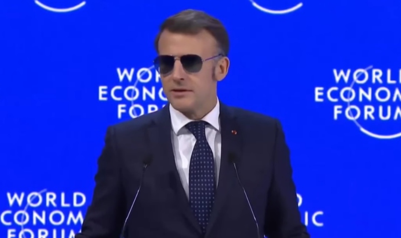 Сите ги сакаат очилата на Емануел Макрон - моделот што го носеше ја сруши веб-страницата на брендот