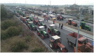 Грците ги затвораат патиштата и граничните премини