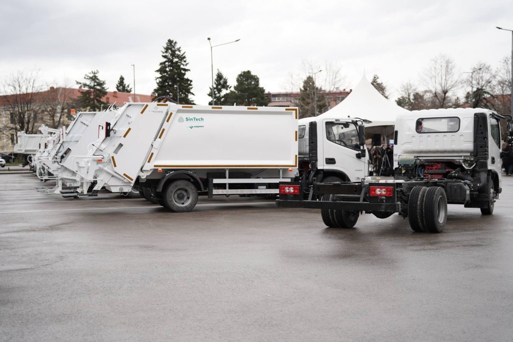 Мицкоски: Со промоцијата и испораката на опремата за справување со цврстиот отпад правиме исчекор кон почиста животна средина-наместо импровизации, градиме систем