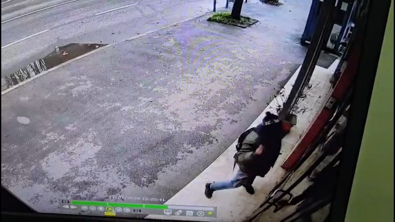 Осум дена притвор за лицето кое го скрши прозорецот на бугарската амбасада во Скопје