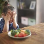 Знаци што покажуваат дека детето не јаде доволно. Кога да побарате помош?