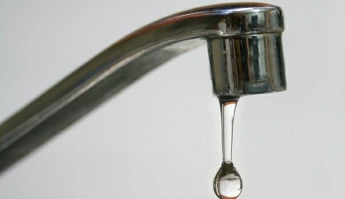 Без вода хотелот Континентал и трговскиот центар Ист Гејт