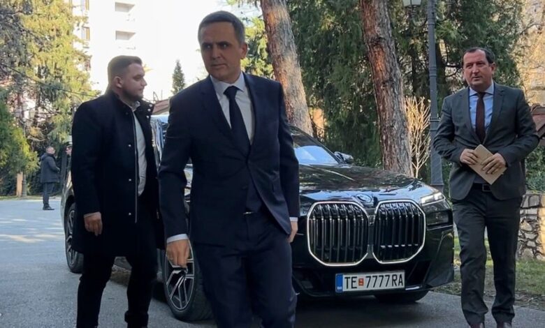 Реакции и коментари од јавноста за луксузниот автомобил од кој излезе Касами