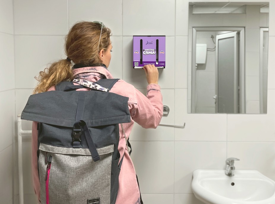 dm обезбеди повеќе од 320 000 бесплатни хигиенски влошки за студентките на државните факултети во академската 2025/2026 година