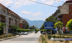 Расправија во сообраќај на улица во Гостивар завршила со физички напад