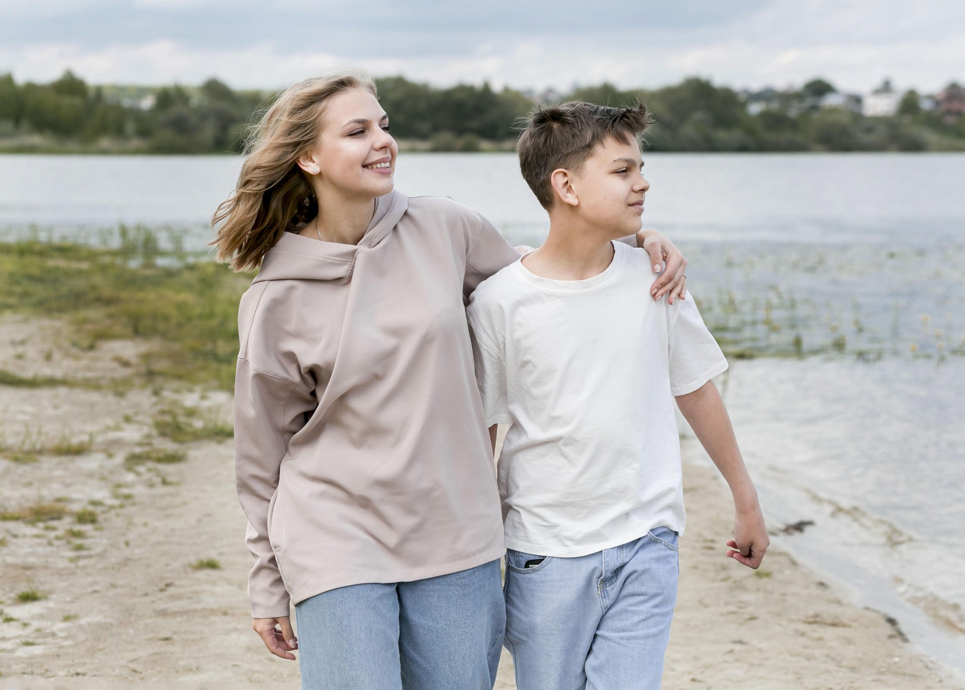 Родители, ако правите неко од овие 10 работи, вашите деца-тинејџери ќе се срамат од вас