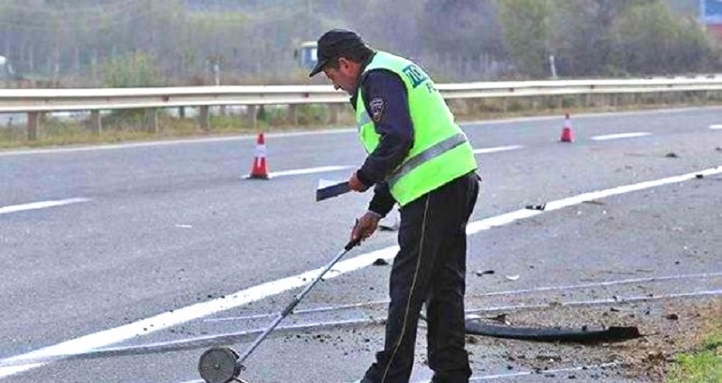 Малолетник со возило удрил во друг автомобил и пешак кој се бори за живот во Клиничкиот центар