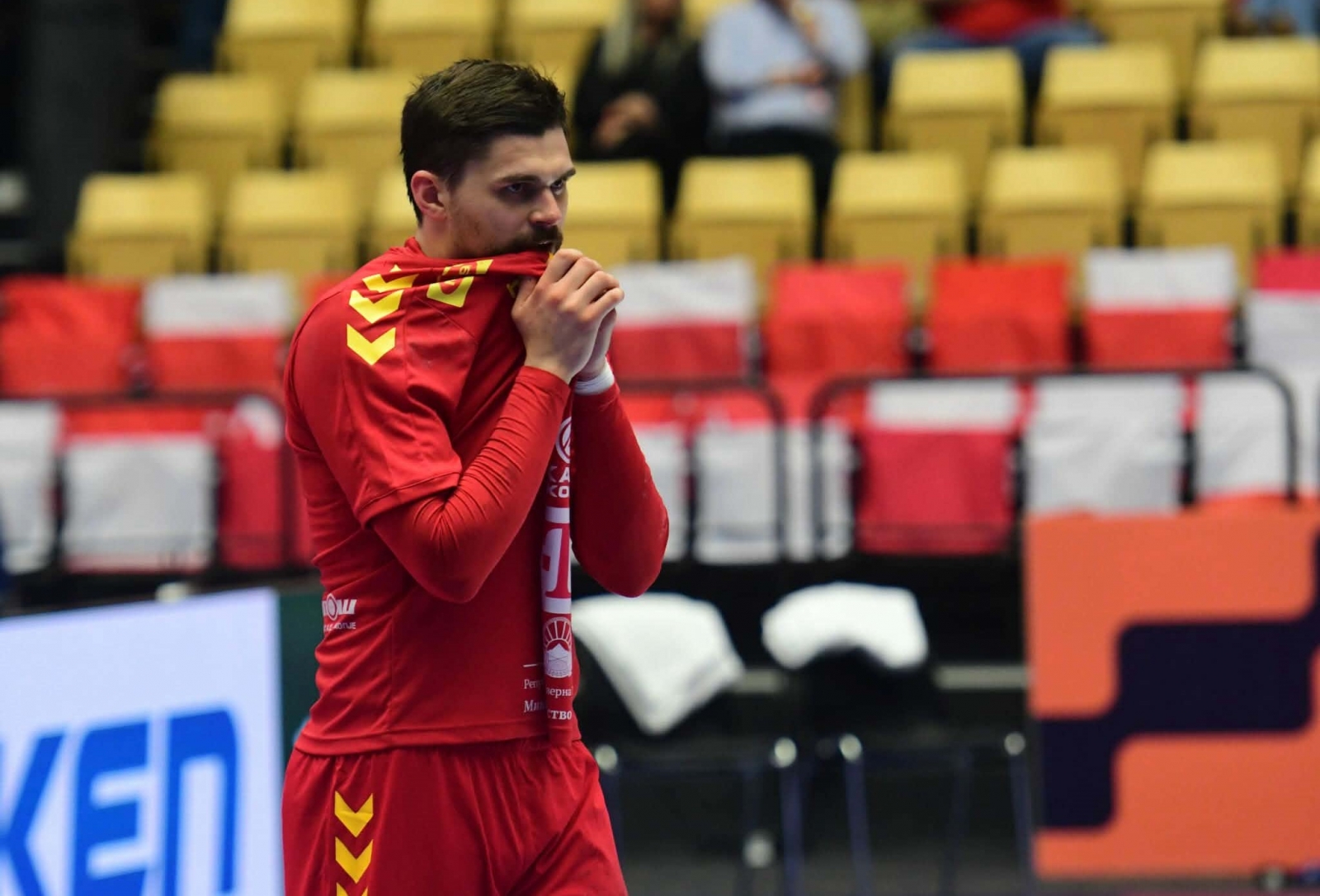 Серафимов долго ќе има кошмари поради бизарната грешка на крајот од мечот (ВИДЕО)