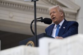 Трамп се закани со царини од 100 отсто на канадски увоз како одговор на новиот трговски договор со Кина