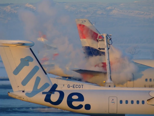 АРКТИЧКИОТ СТУД ГИ ЗАМРЗНА АЕРОДРОМИТЕ НИЗ ЕВРОПА: Затворени воздушните пристаништа во Прага, Братислава, Будимпешта и Виена, откажани летови
