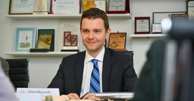 ИМАМЕ ОДЛИЧНА СОРАБОТКА СО САД, ПАУЗИРАНИ СЕ САМО ИСЕЛЕНИЧКИТЕ ВИЗИ, ВЕЛИ МУЦУНСКИ