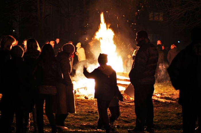 Бадникарски огнови вечерва низ цела држава