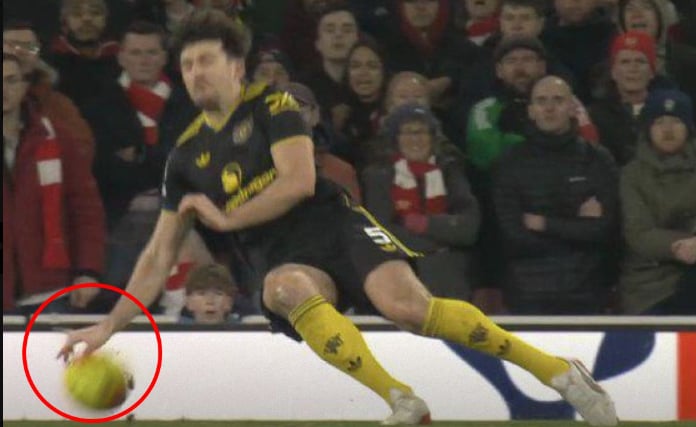 Арсенал оштетен: Мегвајер „бранеше“, пенал – нема! (ВИДЕО)