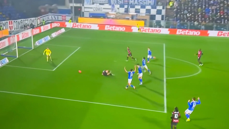 Погреши ли ВАР со пеналот на Милан против Комо? (ВИДЕО)